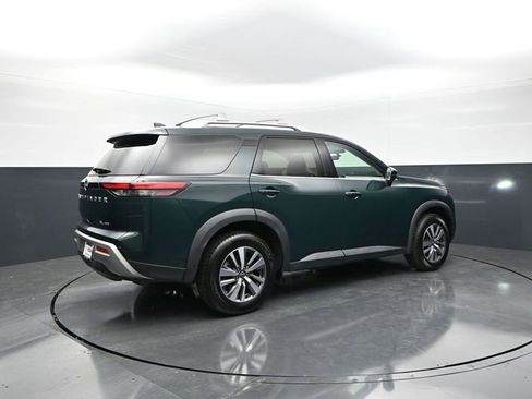 Used 2023 Nissan Pathfinder SL AWD/4WD image 7