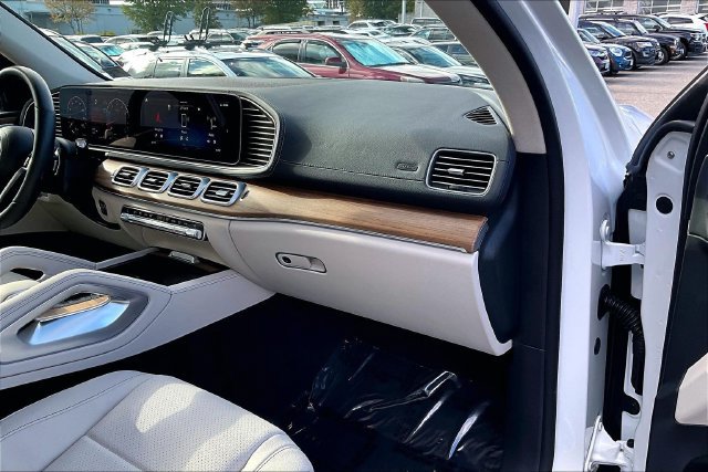 Used 2026 Mercedes-Benz GLS 450 4MATIC image 14