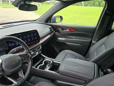 Used 2025 Chevrolet Traverse Z71 w/ Driver Confidence Package image 11