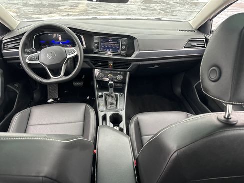 Used 2024 Volkswagen Jetta SE w/ Panoramic Sunroof Package image 15