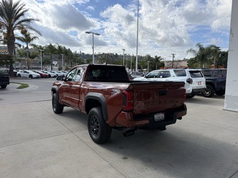 Certified 2025 Toyota Tacoma PreRunner image 7