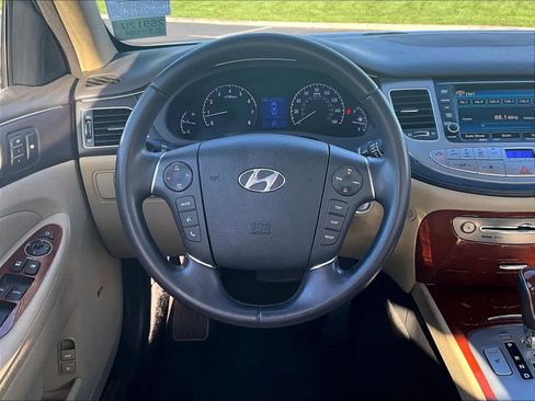 Used 2013 Hyundai Genesis 3.8 w/ Premium Pkg image 8