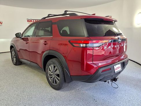 Used 2022 Nissan Pathfinder SV image 2
