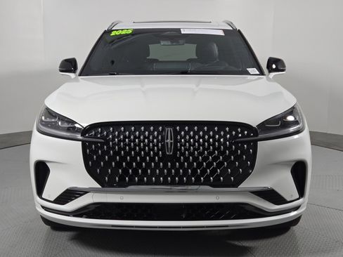 Certified 2025 Lincoln Aviator Black Label image 8