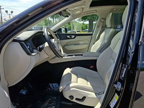 Used 2024 Volvo XC60 B5 Ultimate w/ Protection Package Premier AWD/4WD image 16