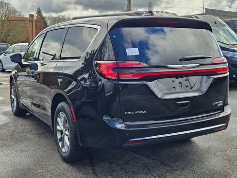 New 2026 Chrysler Pacifica Limited image 5