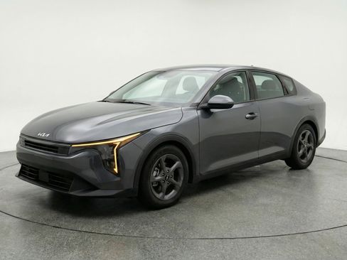 Used 2025 Kia K4 LXS image 3