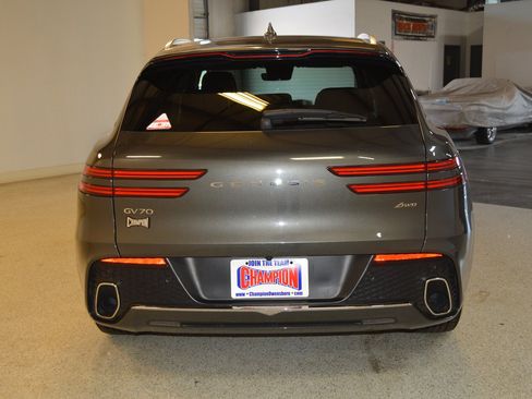 Used 2025 Genesis GV70 2.5T AWD/4WD image 4