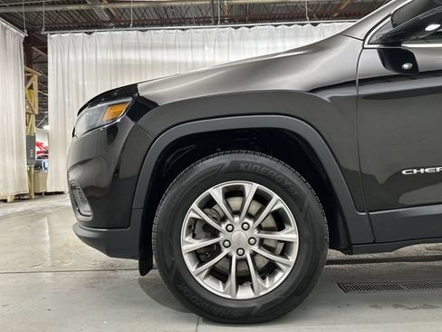 Used 2019 Jeep Cherokee Latitude Plus w/ Comfort/Convenience Group AWD/4WD image 23