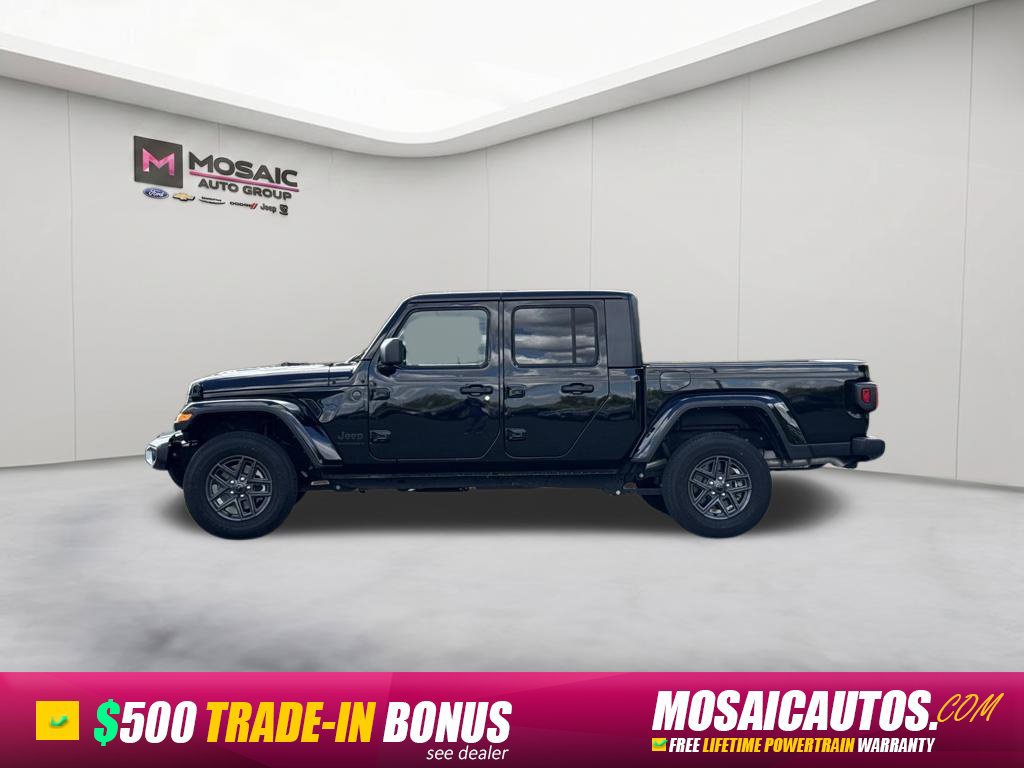 Used 2025 Jeep Gladiator Sport AWD/4WD image 4