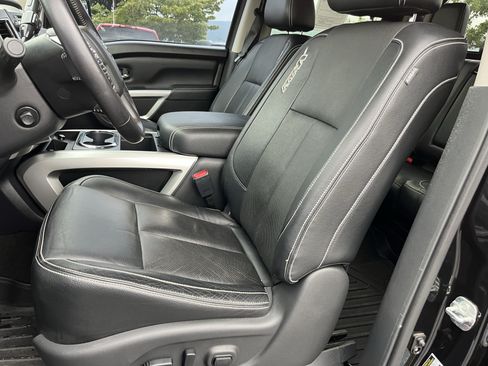 Used 2019 Nissan Titan PRO-4X w/ Pro-4x Convenience Package AWD/4WD image 15