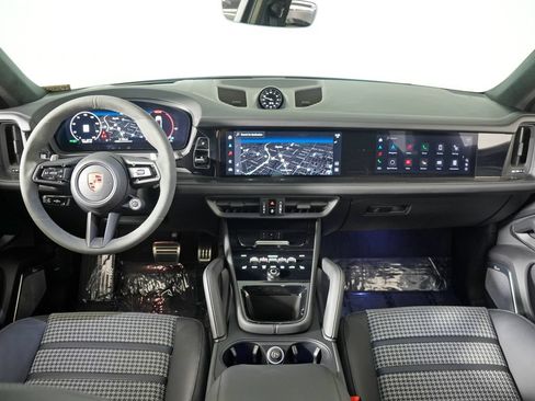 Certified 2025 Porsche Cayenne GTS AWD/4WD image 23