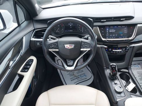 Used 2023 Cadillac XT6 Sport w/ Technology Package AWD/4WD image 16