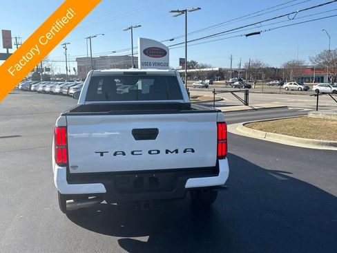 Used 2025 Toyota Tacoma TRD Sport image 4