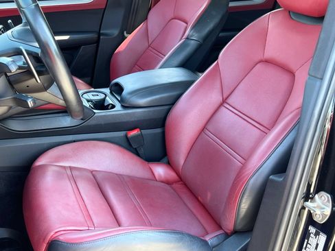 Certified 2024 Porsche Cayenne Coupe AWD/4WD image 5