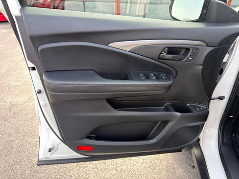 Used 2023 Honda Passport EX-L image 12