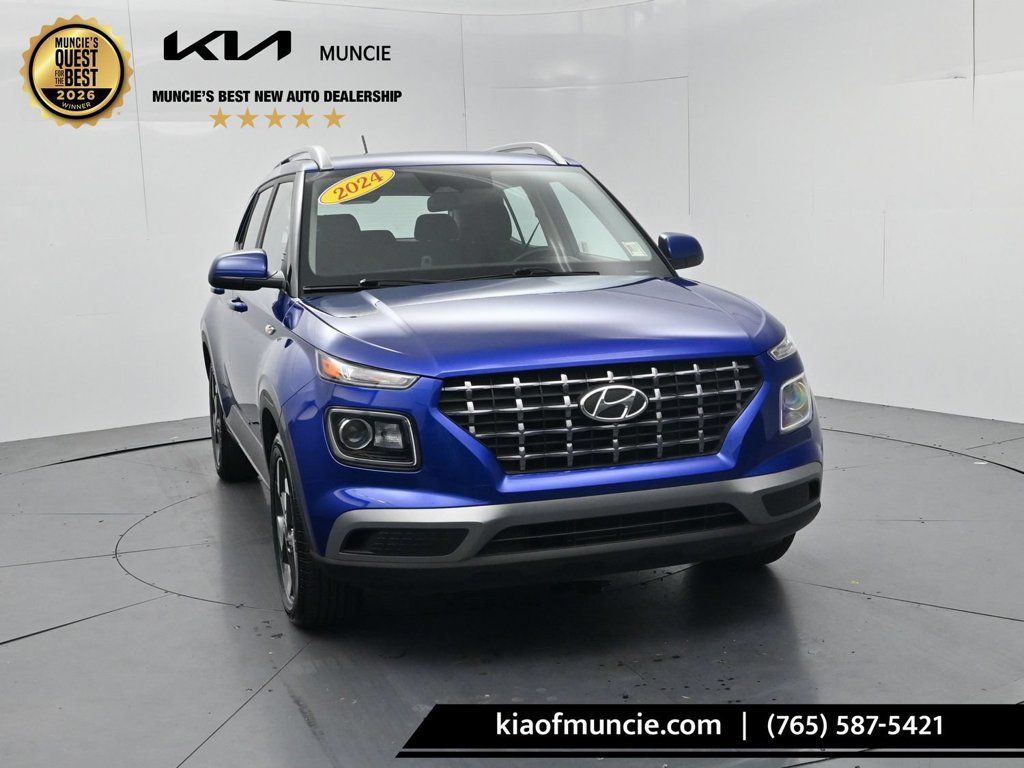 Used 2024 Hyundai Venue SEL FWD image 2