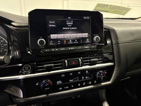 Used 2024 Nissan Pathfinder SV image 22