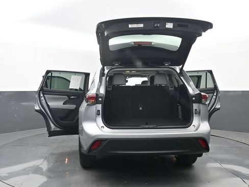 Used 2024 Toyota Highlander XLE FWD image 38