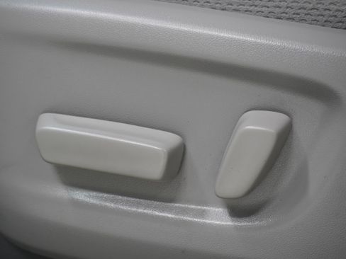 Used 2015 Toyota Sienna LE FWD image 15