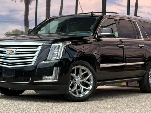 Used 2018 Cadillac Escalade ESV Platinum AWD/4WD image 2