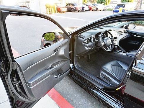 Used 2022 Toyota Camry SE image 32