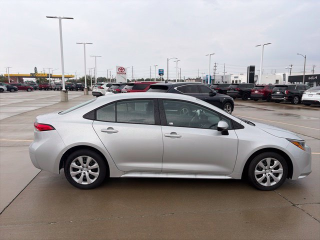Used 2026 Toyota Corolla LE FWD image 8