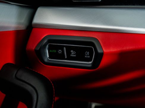 Used 2020 Lamborghini Urus image 40