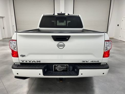 Used 2024 Nissan Titan SV w/ SV Convenience Package AWD/4WD image 8