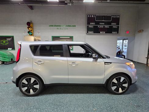 Used 2014 Kia Soul ! w/ Sun & Sound Package FWD image 5