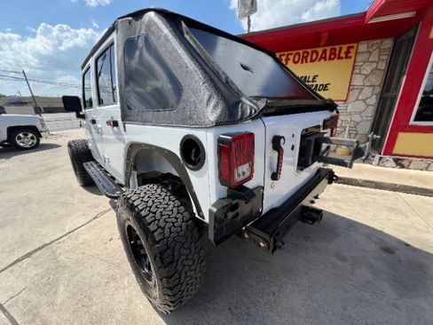 Used 2015 Jeep Wrangler Unlimited Rubicon w/ Connectivity Group AWD/4WD image 7