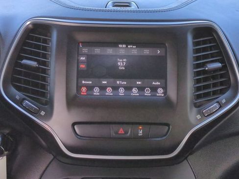 Used 2021 Jeep Cherokee Latitude FWD image 19