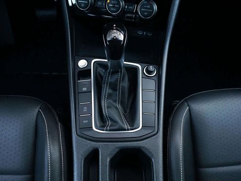 Used 2024 Volkswagen Jetta SE image 22