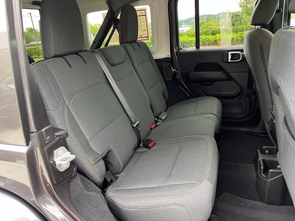 Used 2026 Jeep Wrangler Unlimited Sahara AWD/4WD image 24