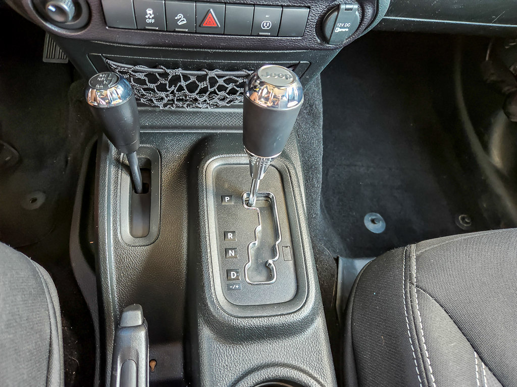 Used 2018 Jeep Wrangler Unlimited Sahara AWD/4WD image 13