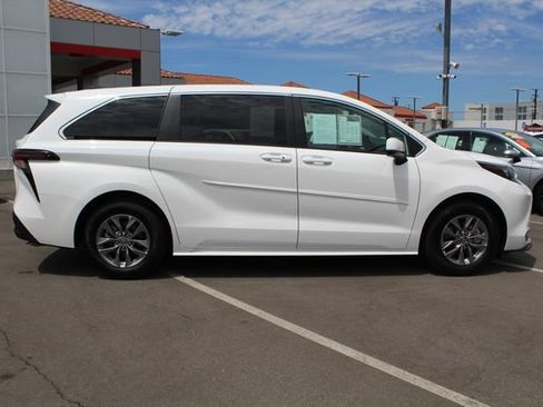 Certified 2026 Toyota Sienna LE FWD image 20