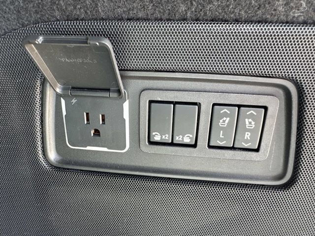Used 2023 Cadillac Escalade ESV Sport Platinum AWD/4WD image 13
