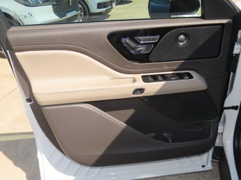 Used 2023 Lincoln Aviator Reserve w/ Jet Package RWD image 24