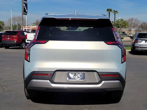 New 2026 Kia EV9 Wind image 6