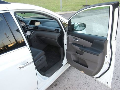 Used 2014 Honda Odyssey Touring Elite image 23