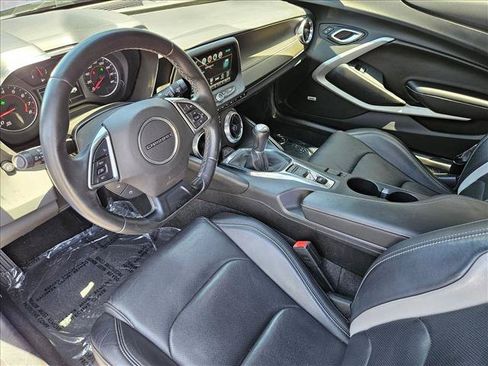 Used 2018 Chevrolet Camaro LT RWD image 11
