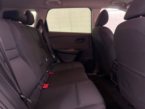 Used 2023 Nissan Rogue S image 29