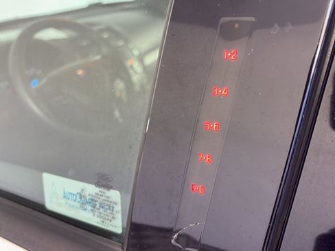 Used 2018 Ford Explorer XLT image 26