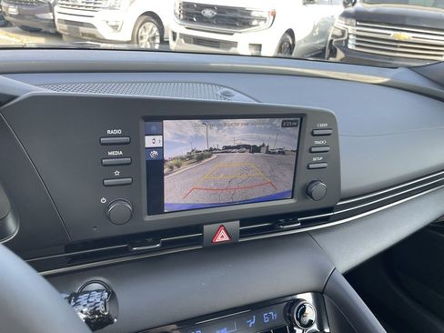 Used 2025 Hyundai Elantra Sport image 16