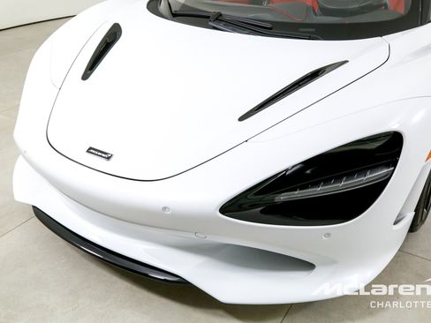 Used 2026 McLaren 750S Spider RWD image 29