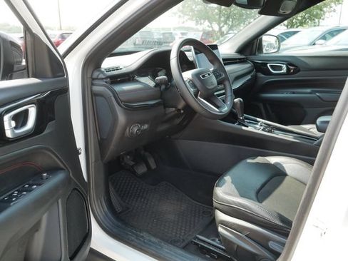 Used 2024 Jeep Compass Trailhawk AWD/4WD image 12