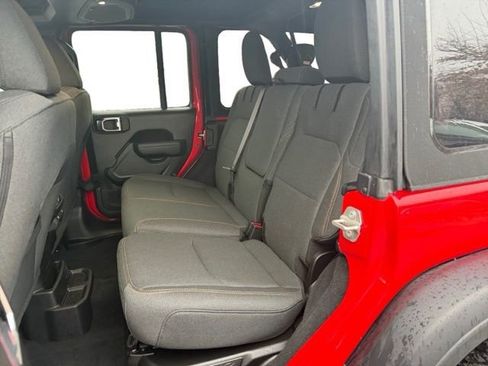 Used 2024 Jeep Wrangler Unlimited image 19