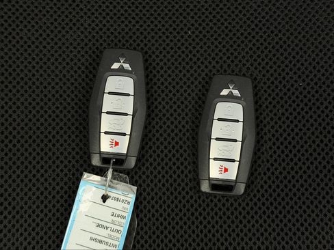 Used 2024 Mitsubishi Outlander SEL AWD/4WD image 10
