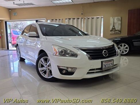 Used 2015 Nissan Altima 2.5 SV w/ Convenience Package FWD image 1