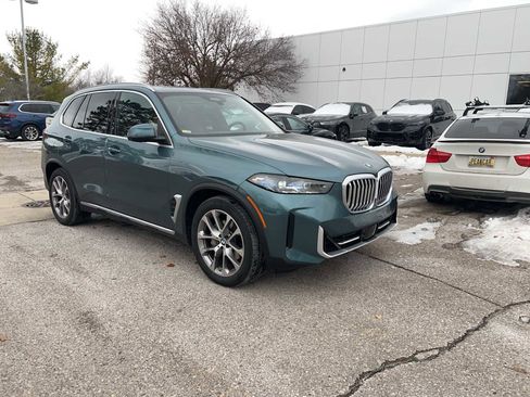 Used 2025 BMW X5 xDrive40i w/ Executive Package image 2